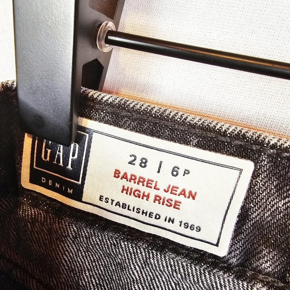 GAP High Rise Barrel Jeans - Picture 6 of 8